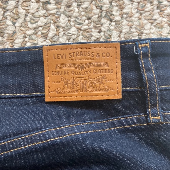 Levi’s Dark Denim High Rose 721 Jeans - Picture 4 of 8